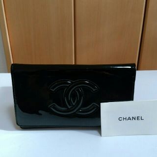 シャネル(CHANEL)のつー様専用　CHANEL　エナメル二つ折り長財布(財布)