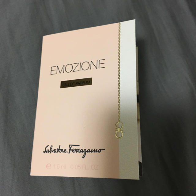 Salvatore Ferragamo(サルヴァトーレフェラガモ)のEmozione 香水1.5ml コスメ/美容の香水(香水(女性用))の商品写真