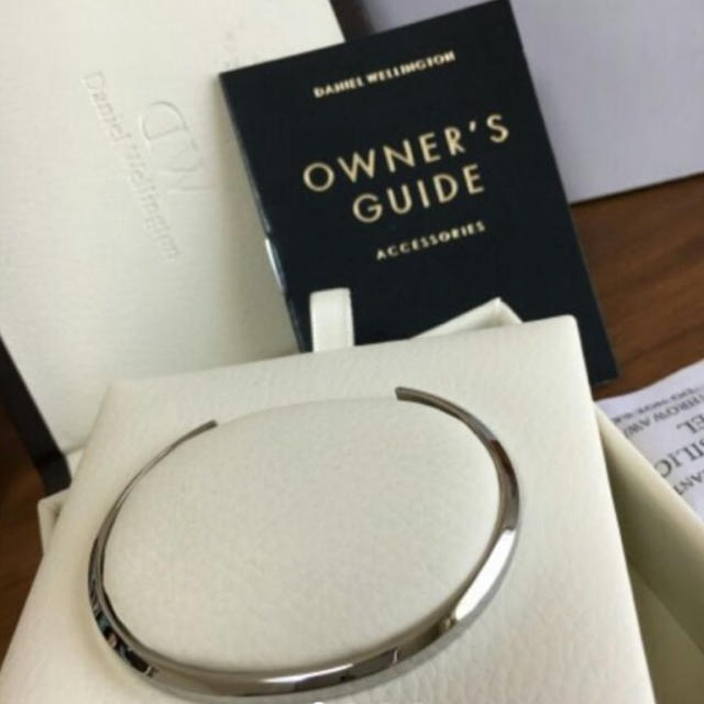 Daniel Wellington(ダニエルウェリントン)の大切な方へ★Lサイズ★シルバーバングル★ダニエルウェリントン★クラシックカフ メンズのアクセサリー(バングル/リストバンド)の商品写真