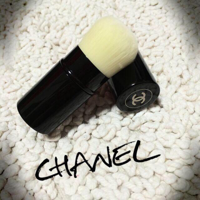 CHANEL(シャネル)の【値下】CHANEL♡ブラシ コスメ/美容のベースメイク/化粧品(その他)の商品写真