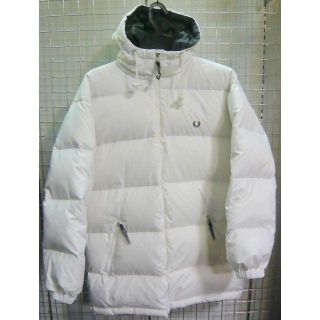 フレッドペリー(FRED PERRY)のFRED PERRYフレッドペリーフェザーダウンジャケット白(ダウンジャケット)