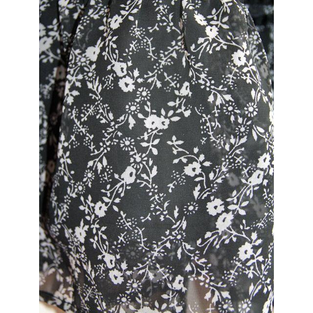 LOWRYS FARM(ローリーズファーム)のローリーズファーム　モノトーン花柄シフォンスカート レディースのスカート(ミニスカート)の商品写真