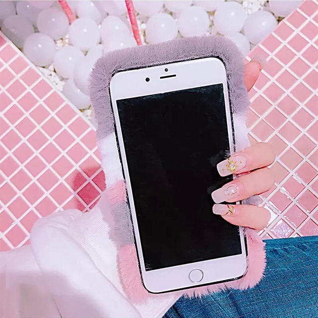 ふわふわファー  iPhoneケース スマホ/家電/カメラのスマホアクセサリー(iPhoneケース)の商品写真