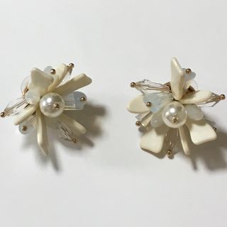 ザラ(ZARA)のお花♡フラワー♡花びら♡ピアス(ピアス)