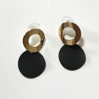 ザラ(ZARA)のサークル♡ウェーブ♡ゴールド♡ピアス(ピアス)