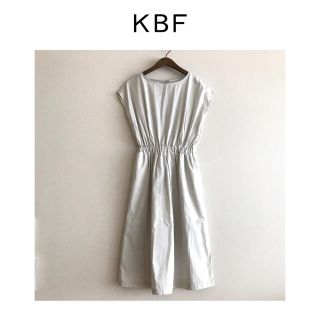 ケービーエフプラス(KBF+)の【新品タグ付き】KBF +☆ケービーエフプラス★ノースリーブワンピース(ひざ丈ワンピース)