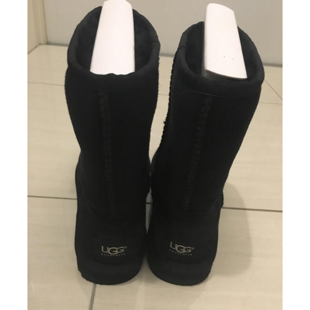 UGG(アグ)のきらり様専用  UGG   ショート 38 24 黒 ブラック レディースの靴/シューズ(ブーツ)の商品写真