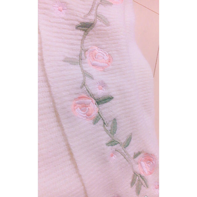 しまむら(シマムラ)の新品 花柄 刺繍 オフショル ニット レディースのトップス(ニット/セーター)の商品写真