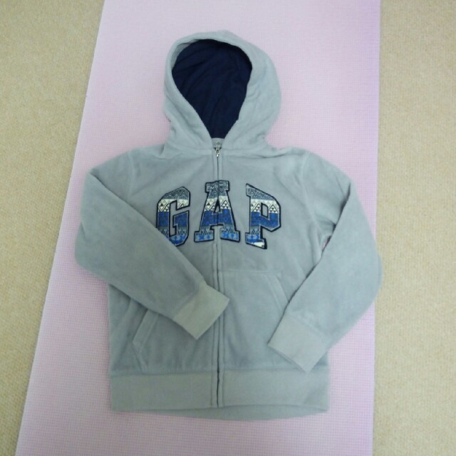 GAP Kids(ギャップキッズ)のGapKids 130cm パーカー キッズ/ベビー/マタニティのキッズ服男の子用(90cm~)(ジャケット/上着)の商品写真