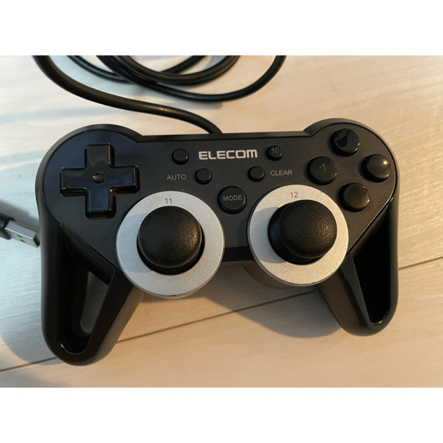 ELECOM(エレコム)のコントローラー パソコン用 ブラック ジョイスティック ゲームパッド USB 黒 エンタメ/ホビーのゲームソフト/ゲーム機本体(PCゲームソフト)の商品写真