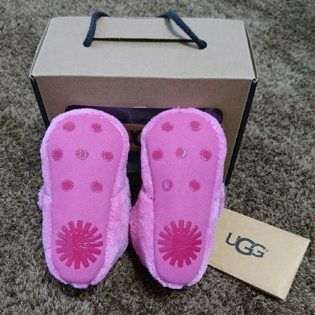 UGG(アグ)の★新品★UGG ベビー シューズ 12-18months キッズ/ベビー/マタニティのベビー靴/シューズ(~14cm)(ブーツ)の商品写真