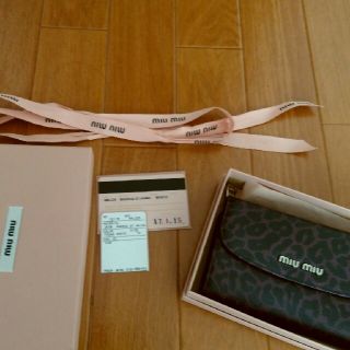 ミュウミュウ(miumiu)のmiumiu 新品未使用　財布
(財布)