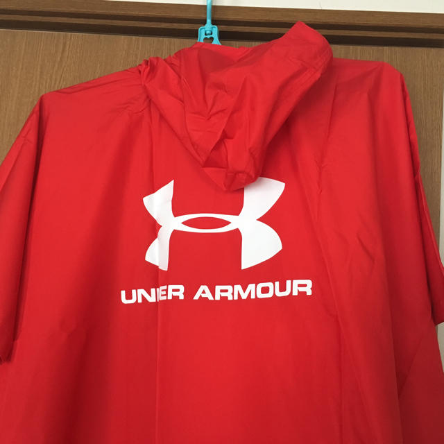 UNDER ARMOUR(アンダーアーマー)のスノーポンチョ スポーツ/アウトドアのスキー(ウエア)の商品写真