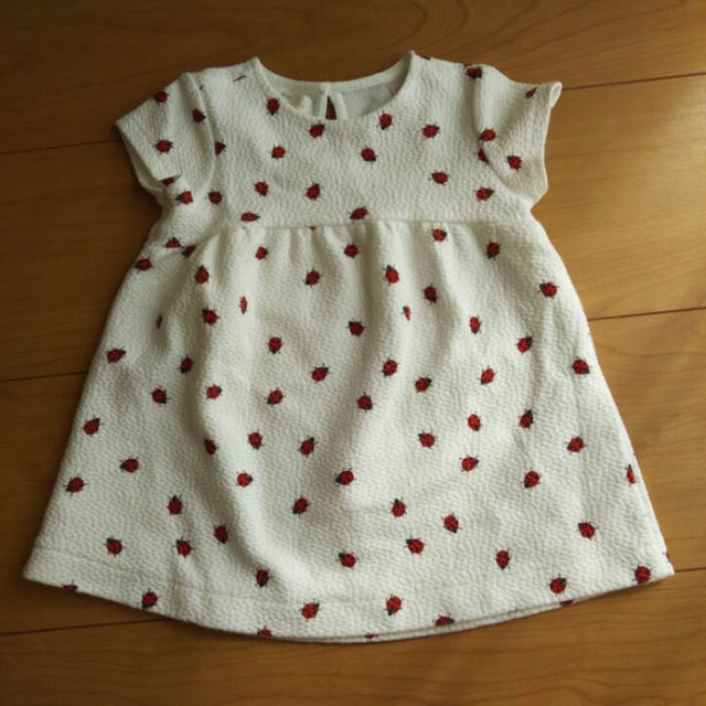 ZARA KIDS(ザラキッズ)のZARA babygirl ワンピース てんとう虫柄 70サイズ 6/9 74 キッズ/ベビー/マタニティのベビー服(~85cm)(ワンピース)の商品写真