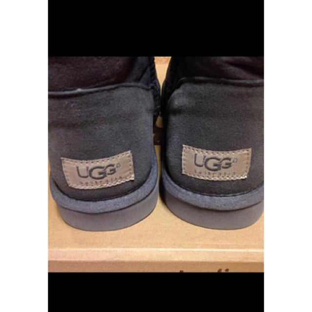 UGG(アグ)の30日まで特別値下げ！！！！UGG 新品 ムートン レディースの靴/シューズ(ブーツ)の商品写真