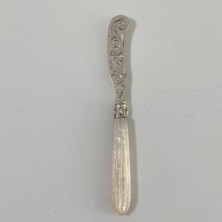 バターナイフ【アンティーク】シルバー　MOPハンドル　1854年製 (94)(カトラリー/箸)