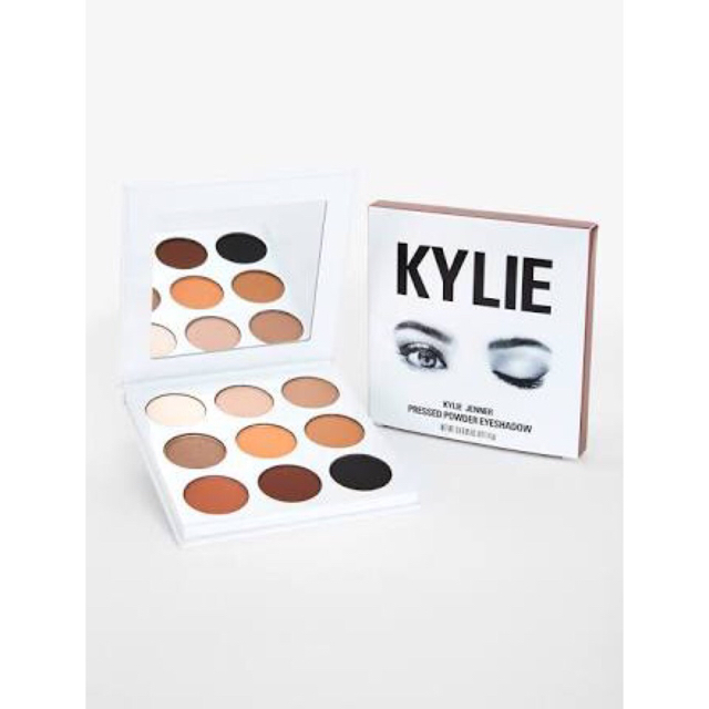 Kylie Cosmetics(カイリーコスメティックス)のKYLIE COSMETICS★THE BRONZE PALETTE" コスメ/美容のベースメイク/化粧品(アイシャドウ)の商品写真