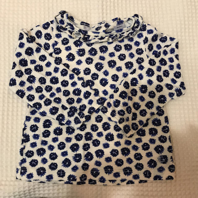 PETIT BATEAU(プチバトー)のプチバトー カットソー81サイズ キッズ/ベビー/マタニティのベビー服(~85cm)(シャツ/カットソー)の商品写真