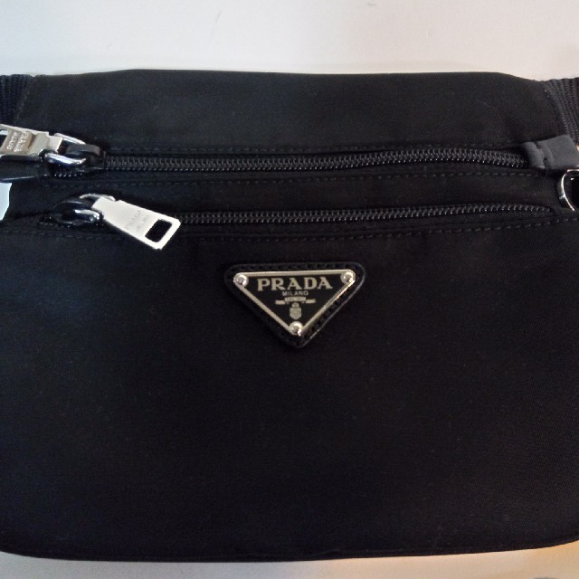 PRADA(プラダ)の☆新品本物プラダ☆ウエストポーチボディバッグ薄いデザイン メンズのバッグ(ウエストポーチ)の商品写真