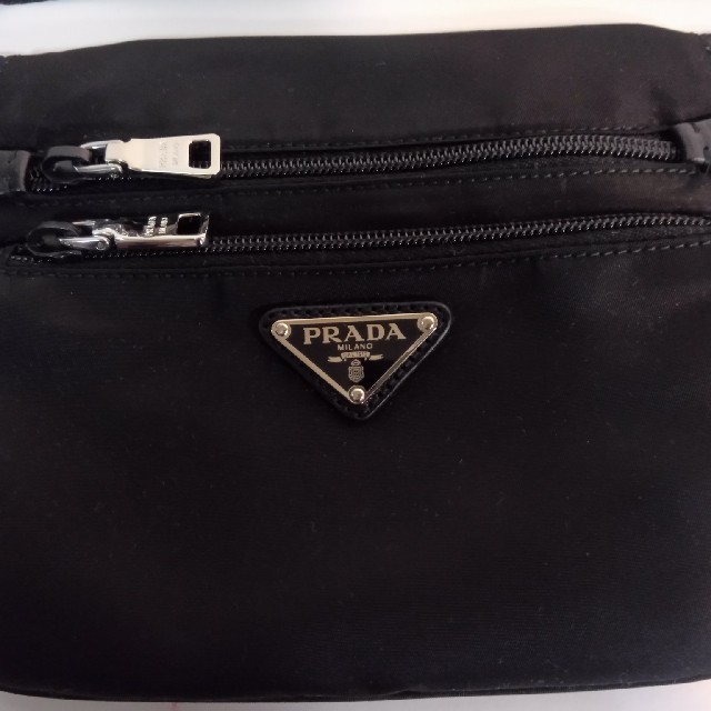 PRADA(プラダ)の☆新品本物プラダ☆ウエストポーチボディバッグ薄いデザイン メンズのバッグ(ウエストポーチ)の商品写真