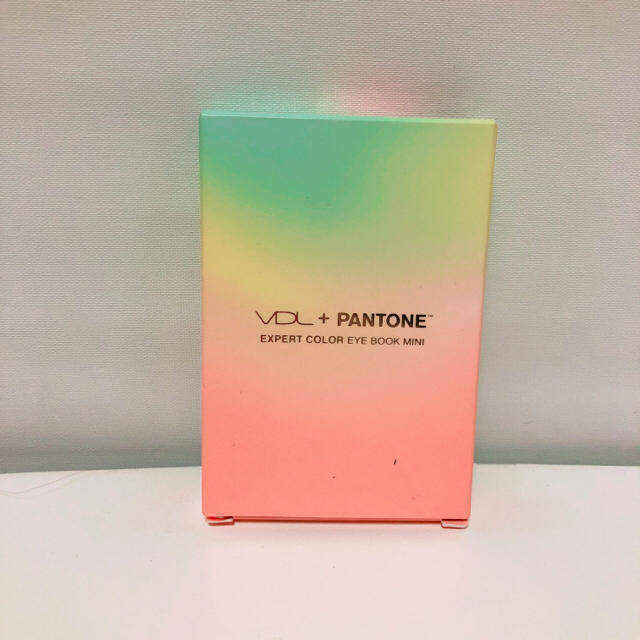 VDL PANTONE アイシャドウパレット コスメ/美容のベースメイク/化粧品(アイシャドウ)の商品写真