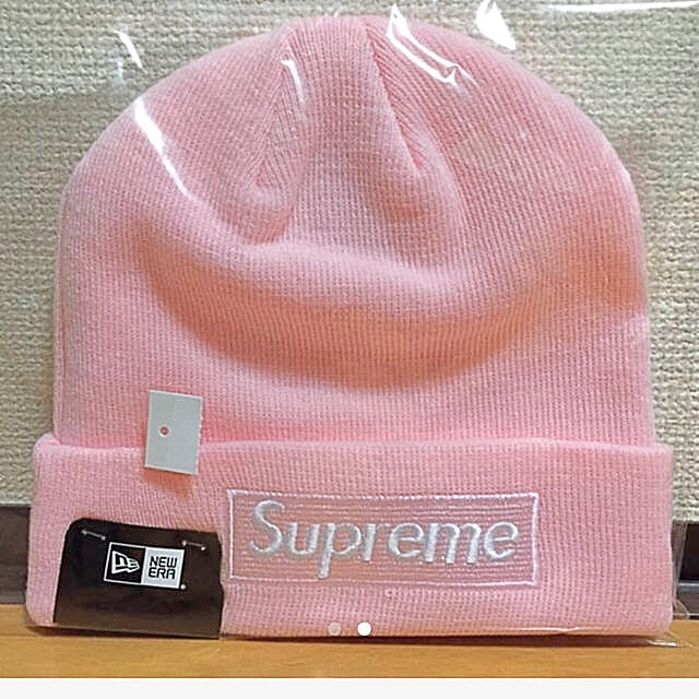 Supreme(シュプリーム)の⭐︎激レア希少❗️SUPREME New Era Box/ビーニーハット ピンク メンズの帽子(ニット帽/ビーニー)の商品写真