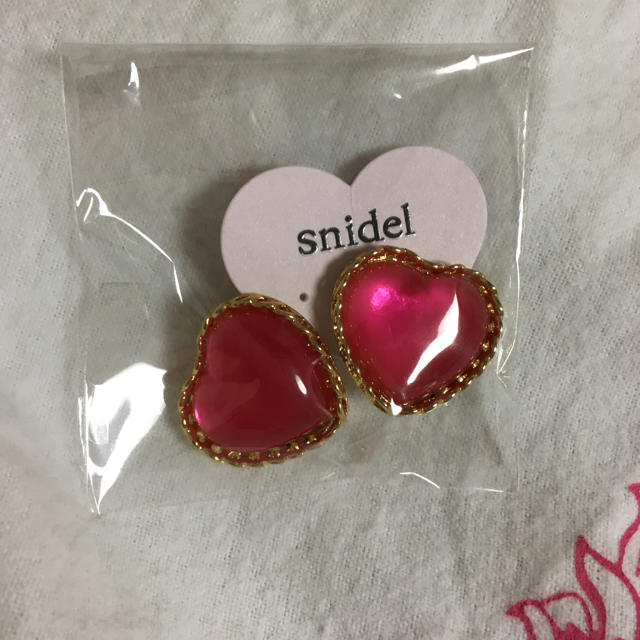 SNIDEL(スナイデル)のsnidelハートイヤリング レディースのアクセサリー(イヤリング)の商品写真