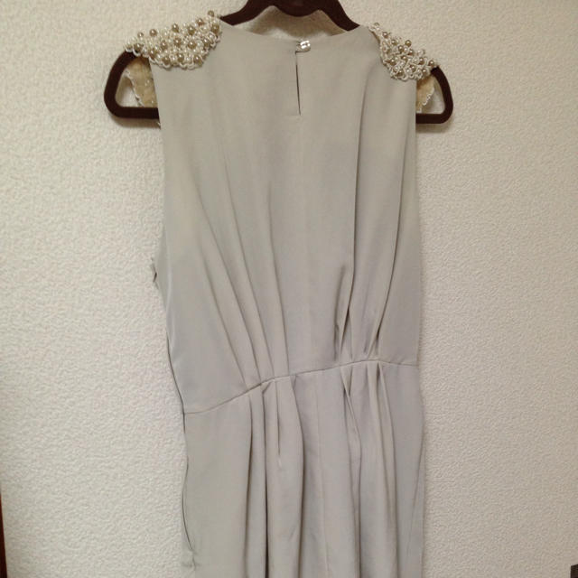 H&M(エイチアンドエム)のH&M//ビーズ♡ホワイトドレス♡ レディースのフォーマル/ドレス(その他ドレス)の商品写真