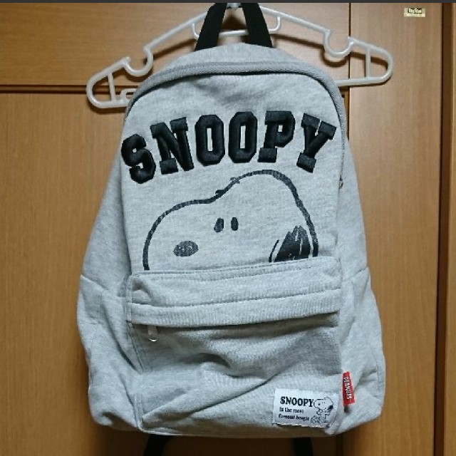 Snoopy 新品 スヌーピー リュック スウェットデイパックピーナッツ グレーの通販 By ピカ S Shop スヌーピーならラクマ