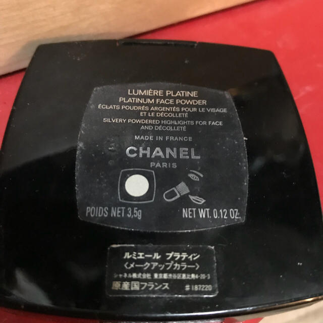 CHANEL(シャネル)のシャネル フェイスパウダーシルバーラメ コスメ/美容のベースメイク/化粧品(フェイスパウダー)の商品写真
