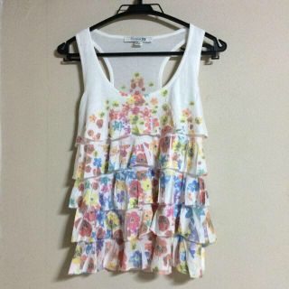 フォーエバートゥエンティーワン(FOREVER 21)のForever21の花柄タンクトップ♡(タンクトップ)