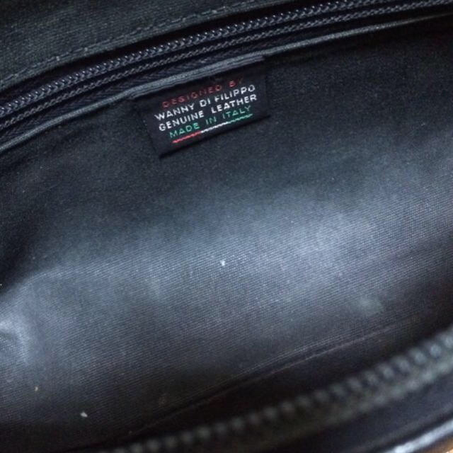 IL BISONTE(イルビゾンテ)のブラックバック レディースのバッグ(ハンドバッグ)の商品写真