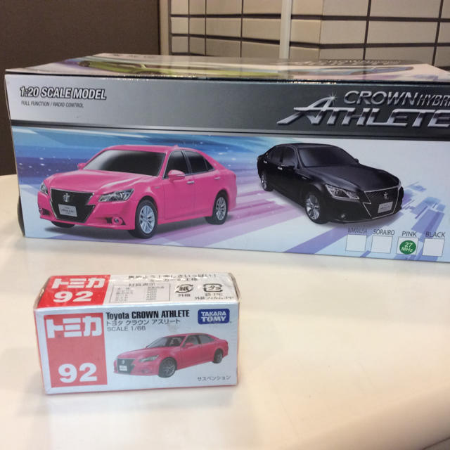 トヨタ(トヨタ)の★2台セット大特価♪トミカ トヨタ ピンク クラウン アスリート & RCカー エンタメ/ホビーのおもちゃ/ぬいぐるみ(トイラジコン)の商品写真