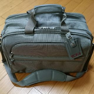 トゥミ(TUMI)のTUMI 22154S4 グリーンがかったグレー 美品(ショルダーバッグ)