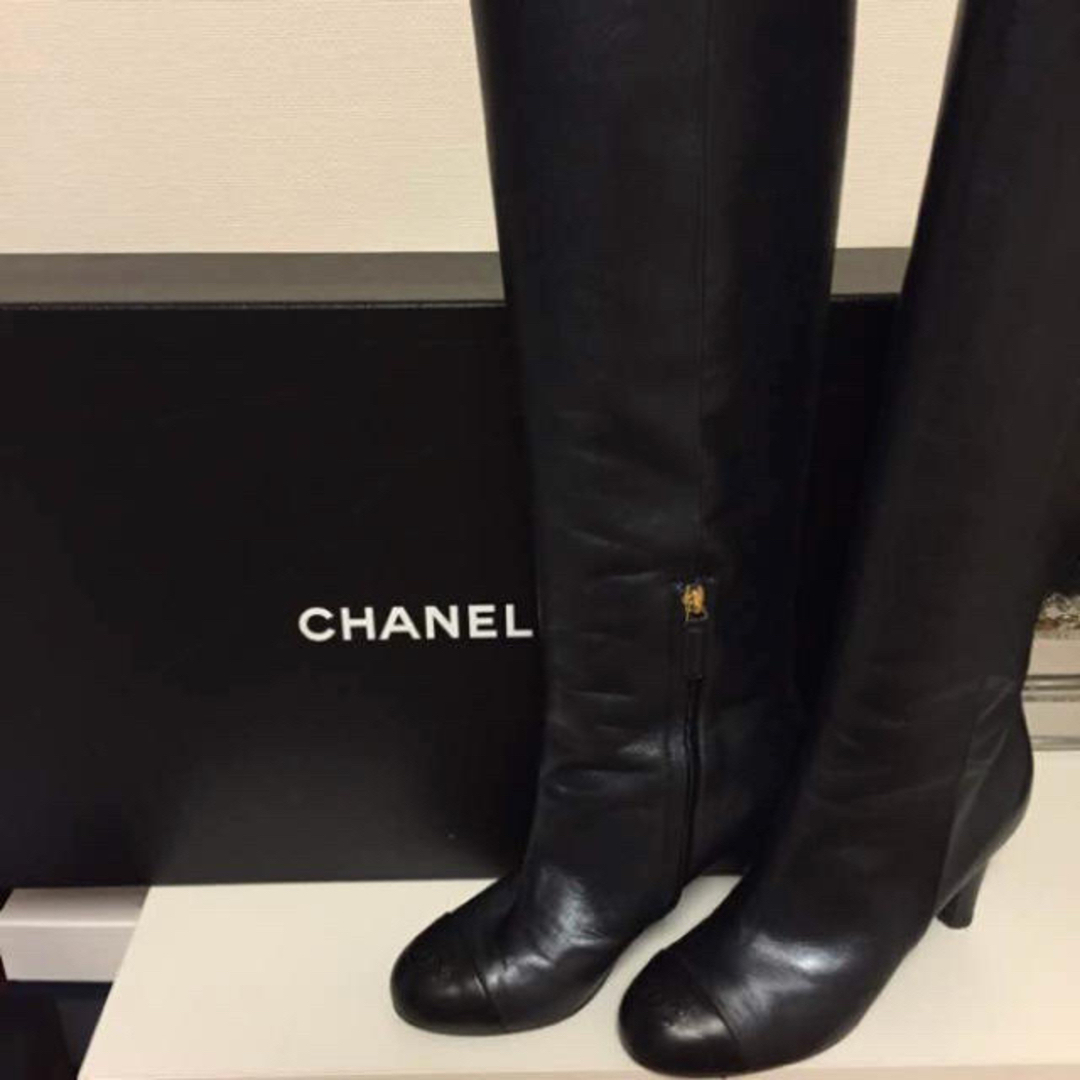 CHANEL(シャネル)のCHANEL ロングブーツ 一度使用のみ美品 レディースの靴/シューズ(ブーツ)の商品写真