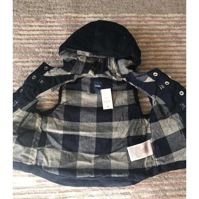 babyGAP(ベビーギャップ)のbabygapベスト キッズ/ベビー/マタニティのキッズ服男の子用(90cm~)(ジャケット/上着)の商品写真