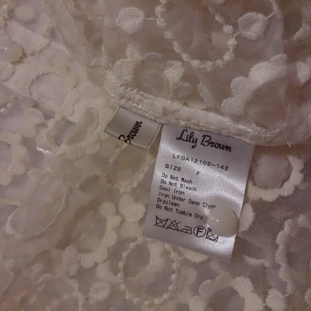 Lily Brown(リリーブラウン)のLily Brown お花刺繍ブラウス レディースのトップス(シャツ/ブラウス(半袖/袖なし))の商品写真