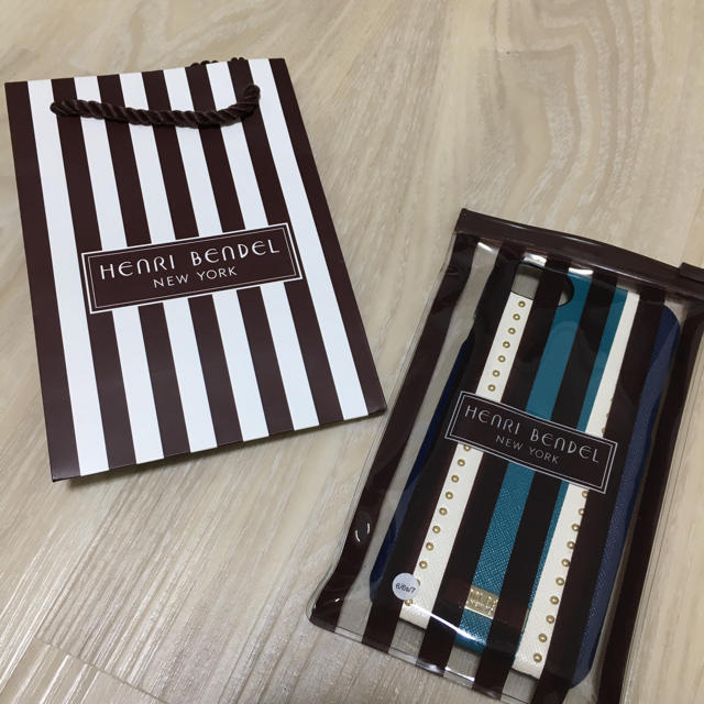 Henri Bendel(ヘンリベンデル)のヘンリベンデル iPhone ケース カバー スマホ/家電/カメラのスマホアクセサリー(iPhoneケース)の商品写真