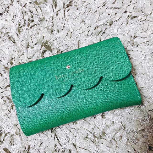 kate spade new york(ケイトスペードニューヨーク)のkate spade折財布 レディースのファッション小物(財布)の商品写真