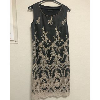 バーニーズニューヨーク(BARNEYS NEW YORK)の【美品】バーニーズニューヨーク ビーズ刺繍ドレス(ミディアムドレス)