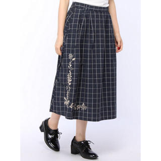 サマンサモスモス(SM2)のチェック柄生地刺繍スカート(ひざ丈スカート)