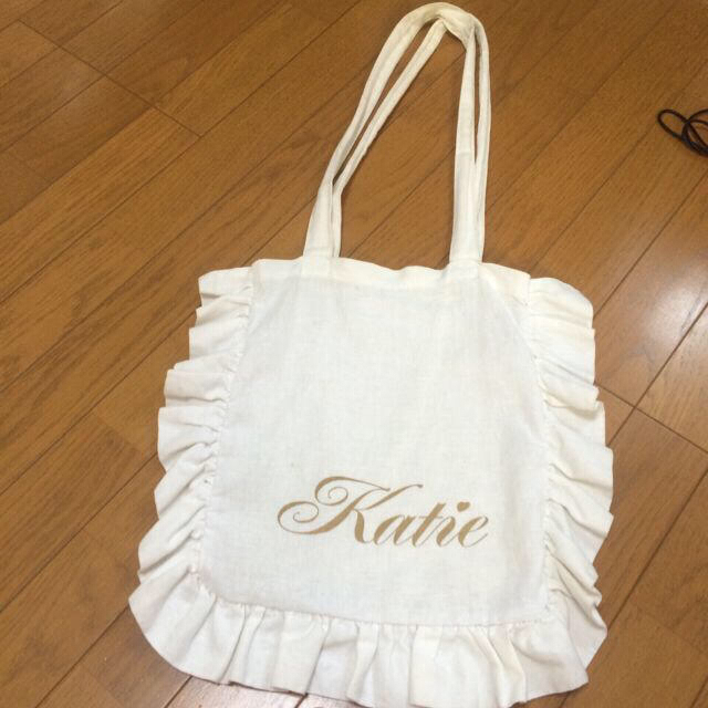 Katie(ケイティー)のkatie フリルトート 値下げ レディースのバッグ(トートバッグ)の商品写真