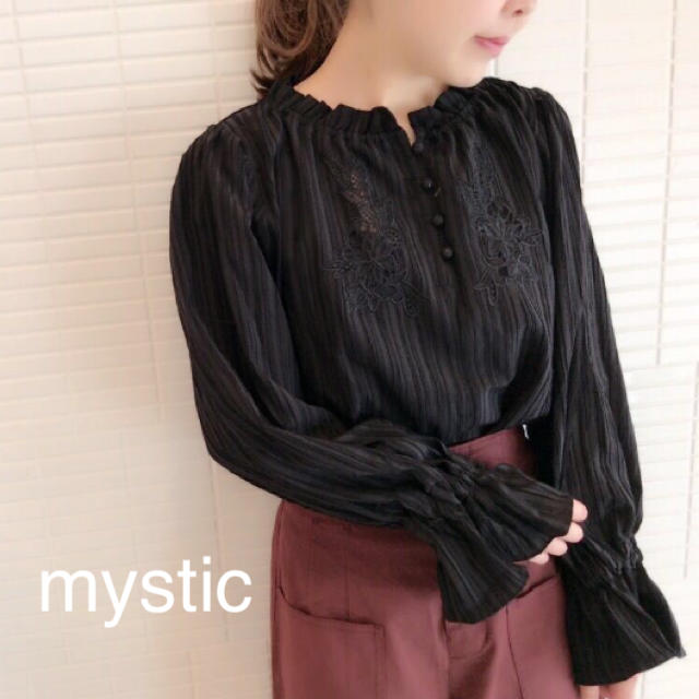 mystic(ミスティック)の今季新作❁﻿ミスティック モチーフハイネックブラウス レディースのトップス(シャツ/ブラウス(長袖/七分))の商品写真