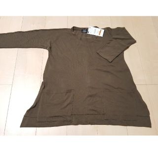 ザラ(ZARA)の★新品未使用★ZARA BASICスリット入りTOPS(Tシャツ(長袖/七分))