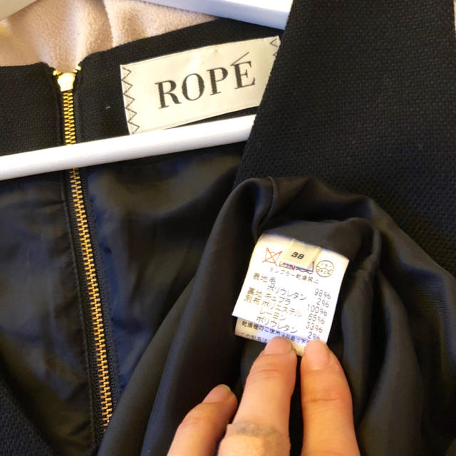 ROPE’(ロペ)の定価24000新品ROPEブラックAラインワンピース レディースのワンピース(ひざ丈ワンピース)の商品写真