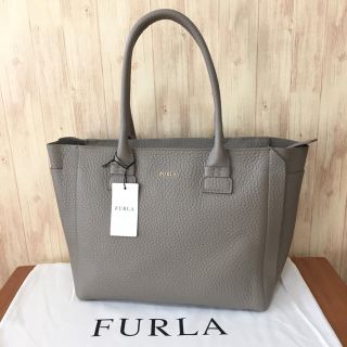 フルラ(Furla)の新品 カプリッチョ CAPRICCIO M ♡ A4 ソフトレザー グレージュ(ショルダーバッグ)