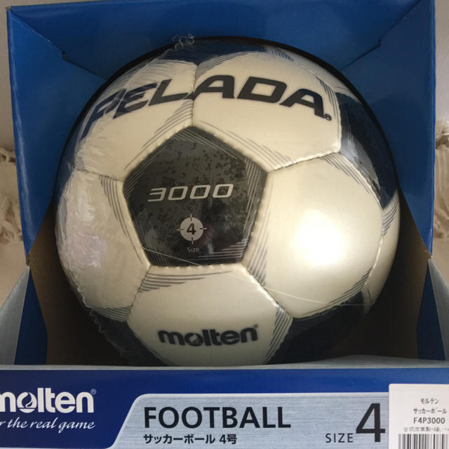 molten(モルテン)の新品 モルテン サッカーボール ペレーダ3000 黒×白 4号検定球 スポーツ/アウトドアのサッカー/フットサル(ボール)の商品写真