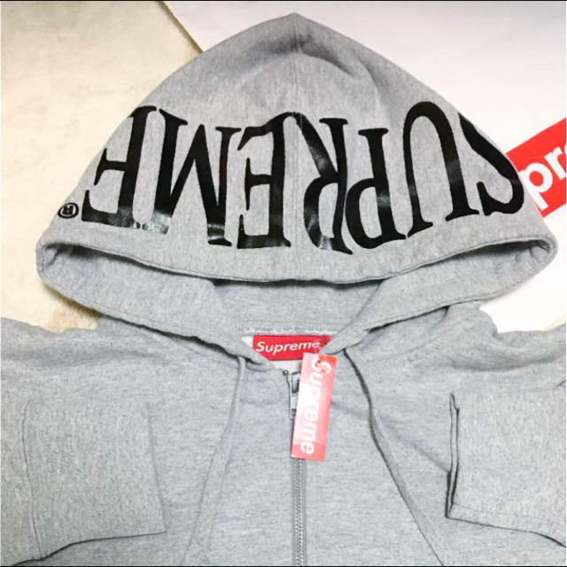 Supreme(シュプリーム)の【新品M】Supreme Foil Logo Zip Up Hooded メンズのトップス(パーカー)の商品写真