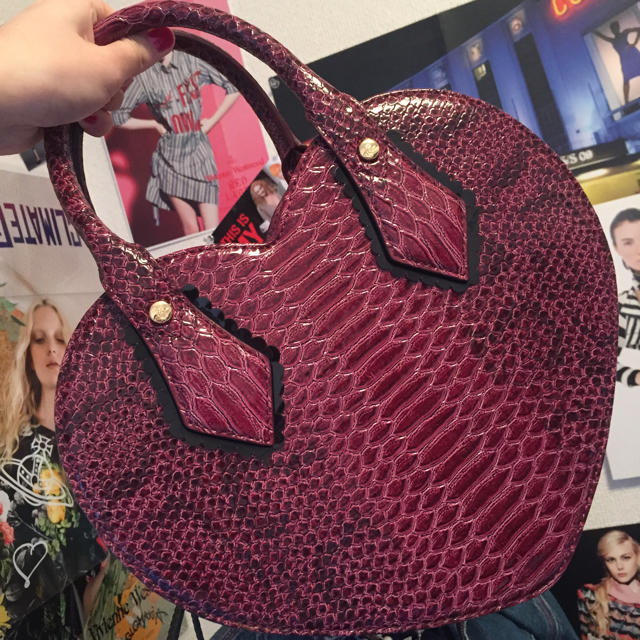 Vivienne Westwood - 美品フリリースネークハートバッグ レッドの通販