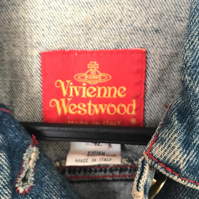 Vivienne Westwood(ヴィヴィアンウエストウッド)のケロ様専用☆ヴィヴィアンウエストウッドアウター レディースのジャケット/アウター(Gジャン/デニムジャケット)の商品写真